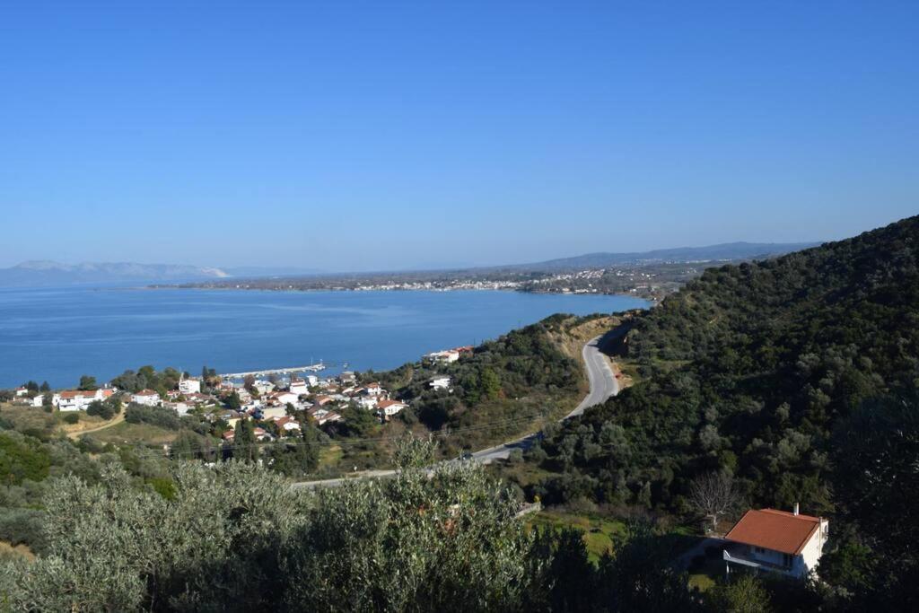 شقة Ολόκληρος Όροφος Αγροτική Οικία نيوس بيرغوس المظهر الخارجي الصورة
